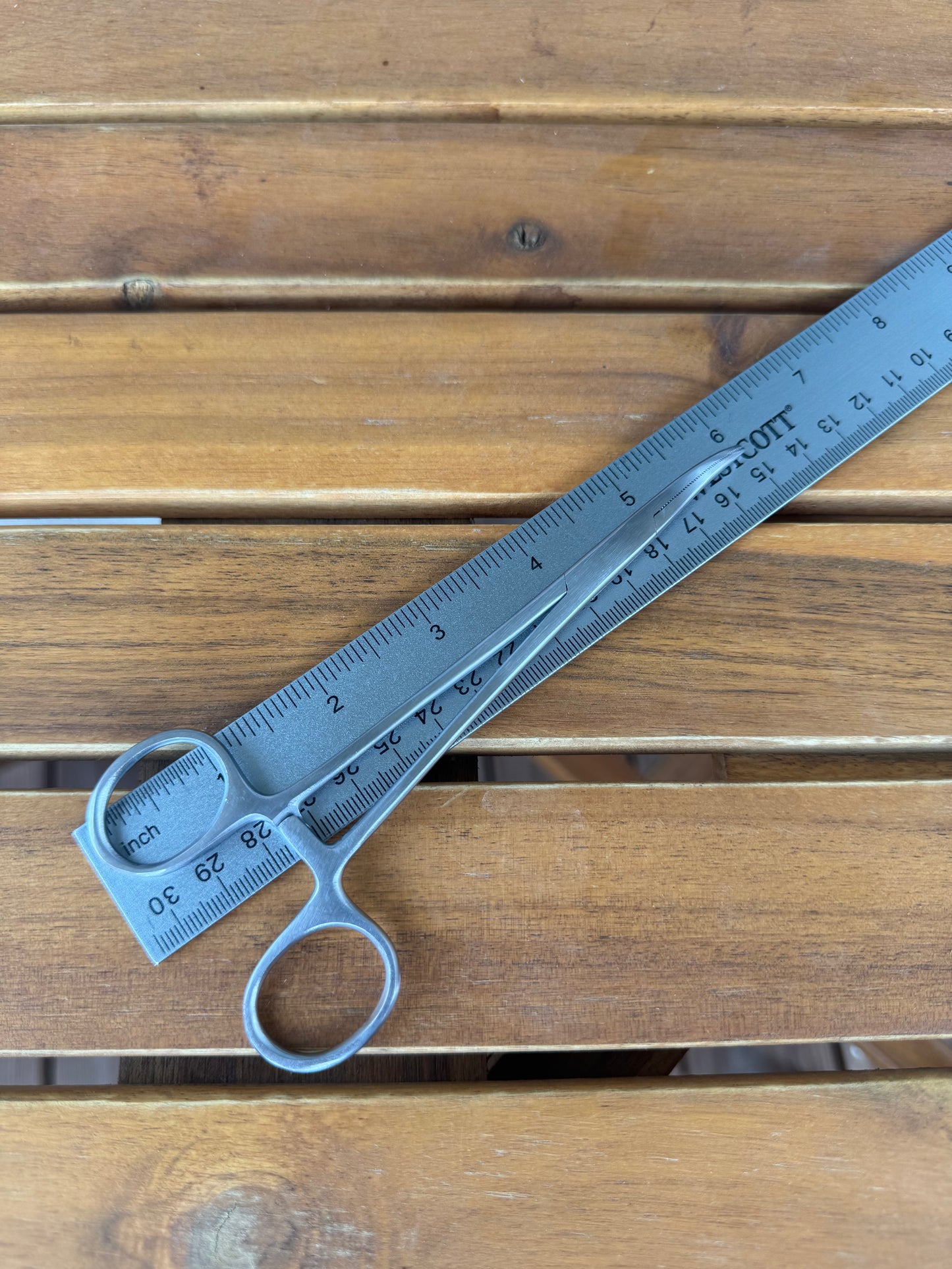 "Mosquitos" hook removal tool