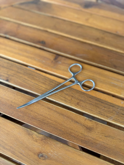 "Mosquitos" hook removal tool